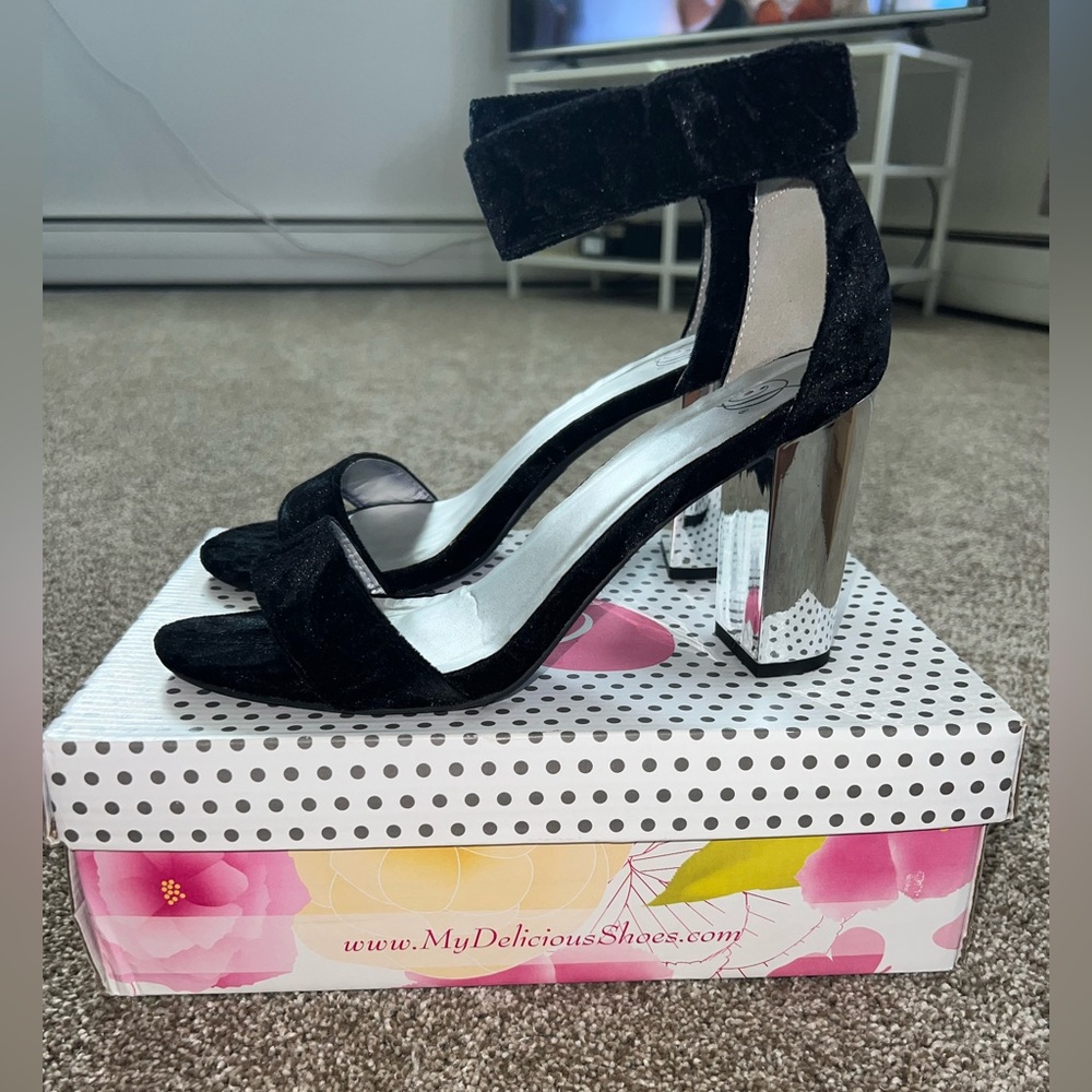 Chrome heeled shoe - Size 10